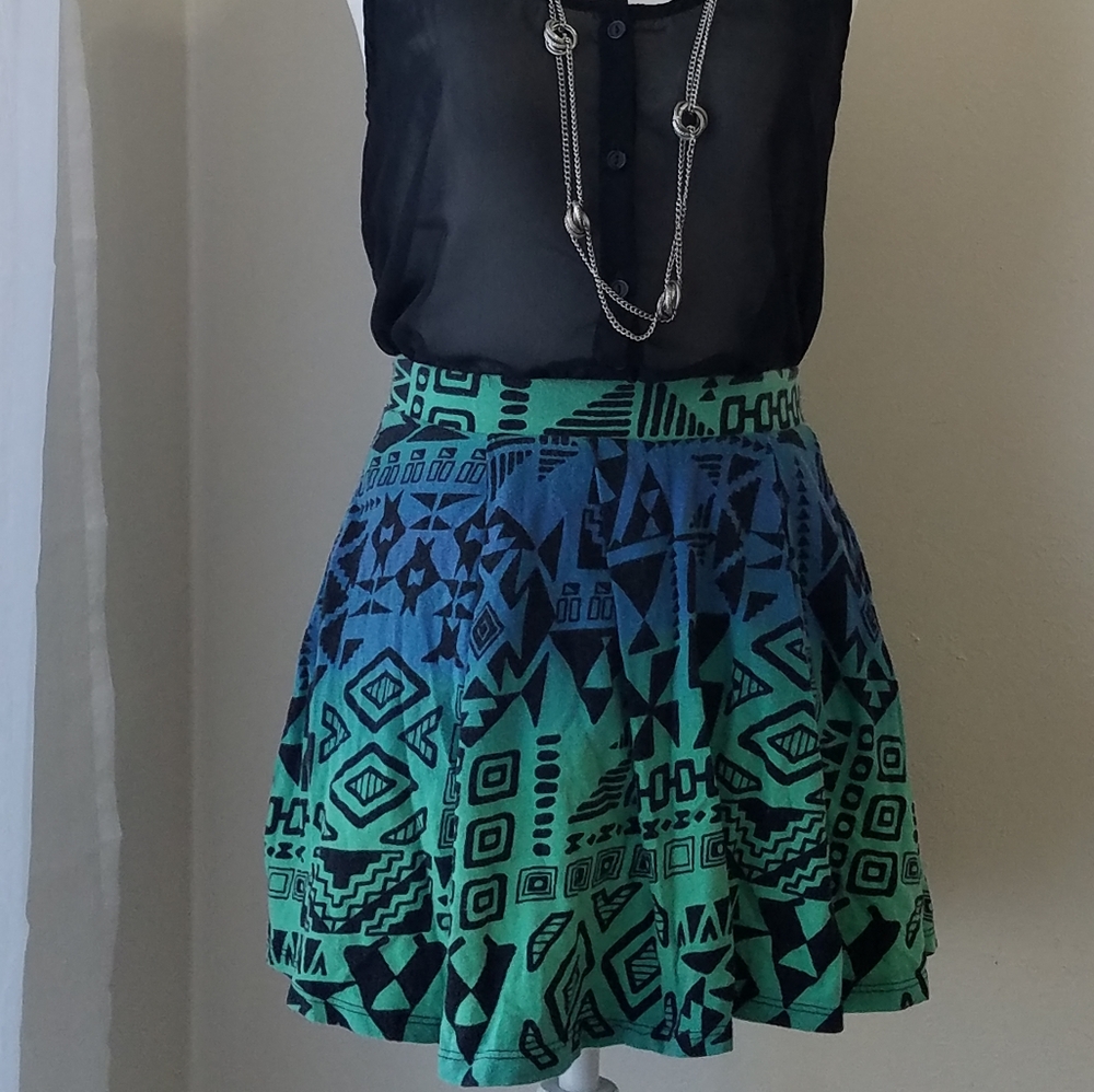 Patterned Mini Skirt - Picture 5 of 6